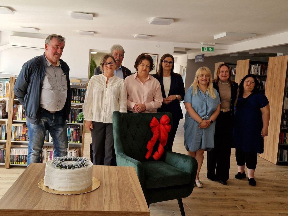 Fotel dla czytelników Gminnej Biblioteki Publicznej w Werbkowicach.