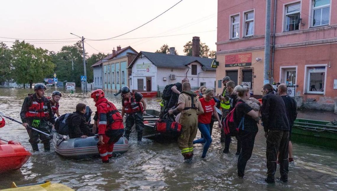 Wielka fala w Oławie. Miasto się broni. Szykuje się na nią Opole