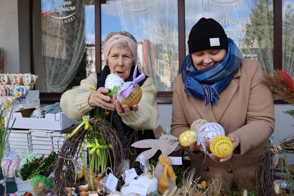 Wielkanocny jarmark w Hrubieszowie. Pisanki, stroiki i słodkości od lokalnych twórców