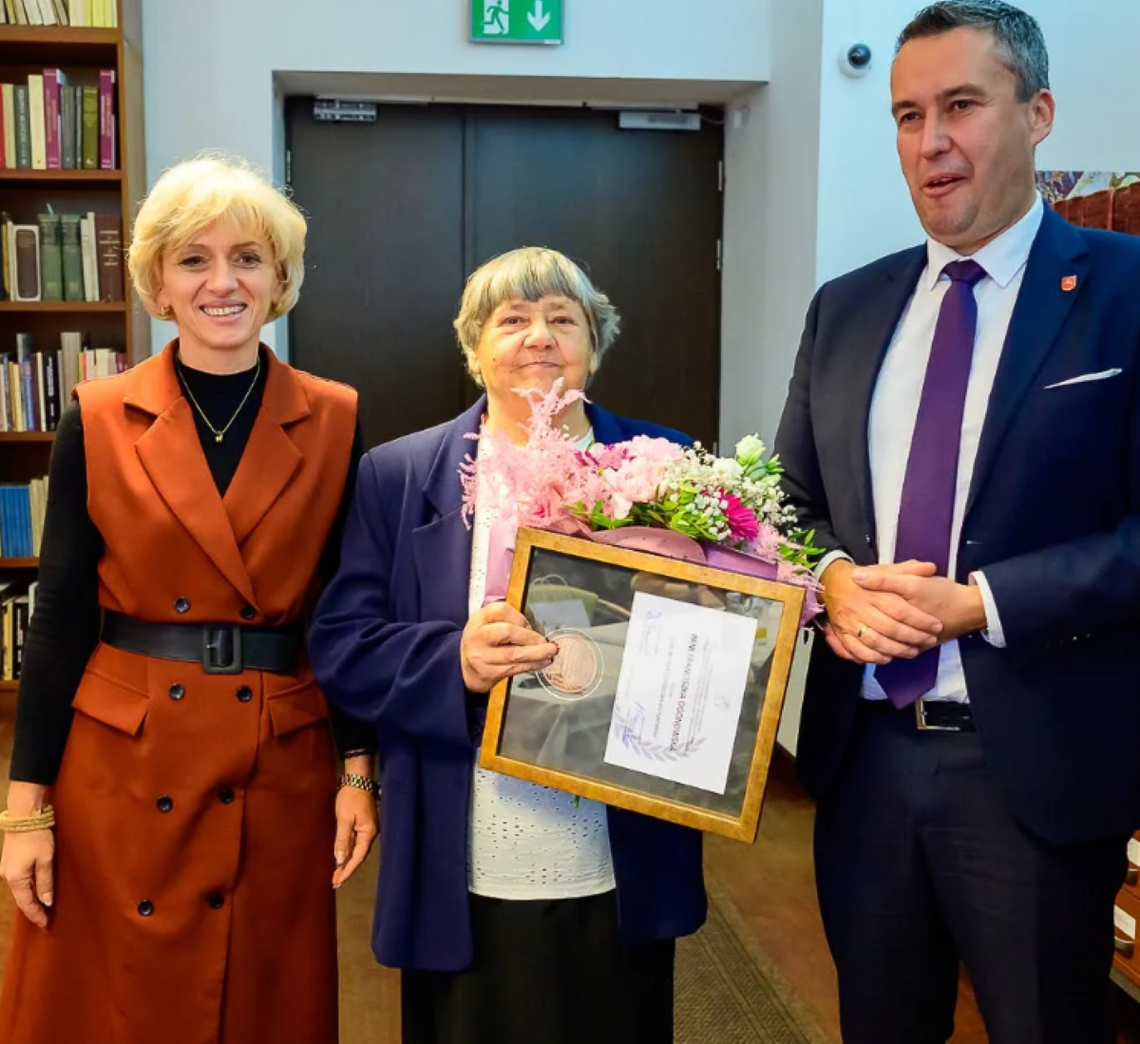 W tym roku po raz kolejny przyznano „Lubelskie Laury Dziedzictwa Kulturowego” osobom wyróżniającym się w dziedzinie twórczości artystycznej, działalności kulturalnej oraz ochrony dóbr kultury i dziedzictwa narodowego województwa lubelskiego. Laureatką została Franciszka Ogonowska z Dobużka.