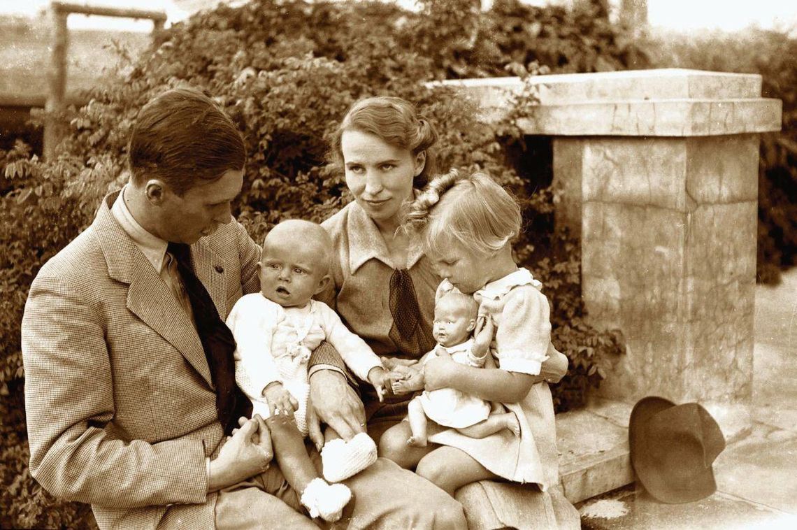 10 kwietnia, w Gminnej Bibliotece Publicznej w Starym Zamościu z siedzibą w Wierzbie odbędzie się otwarcie oraz spotkanie z autorami wystawy „Fotografie z albumów rodziny Zamoyskich”.