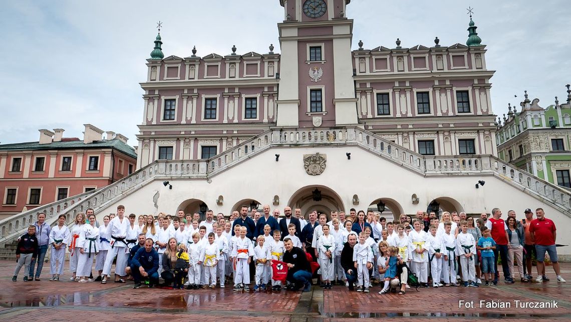 Karatecy na Rynku Wielkim w Zamościu