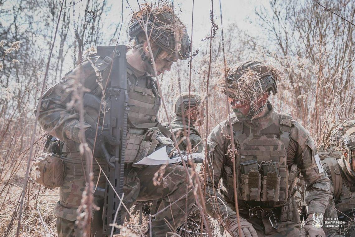 Wojsko na ulicach Zamościa. Trwają ćwiczenia terytorialsów Zdjęcie ilustracyjne. Pochodzi z 15. edycji kursu podoficerskiego SONDA.