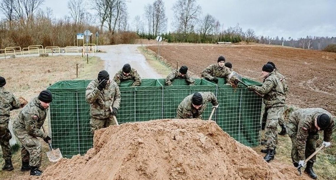 Hesco-bastiony, nowe posterunki i saperzy na granicy. Wojsko umacnia granicę z Ukrainą Wojsko zakończyło wzmacnianie posterunków Straży Granicznej przy przejściu w Dorohusku.