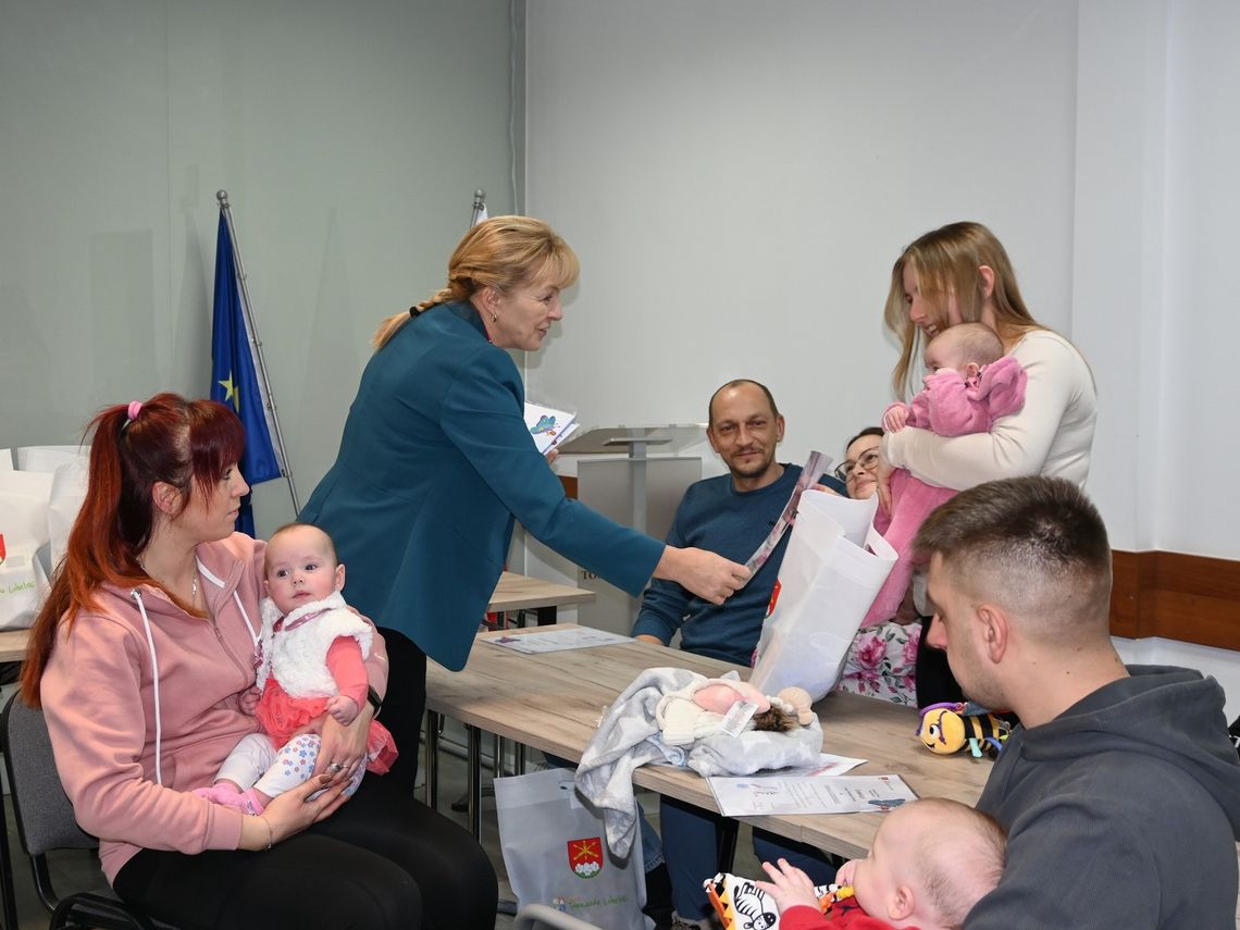 Wójt Marzena Czubaj-Gancarz poznała najmłodszych mieszkańców gminy Tomaszów Lubelski.