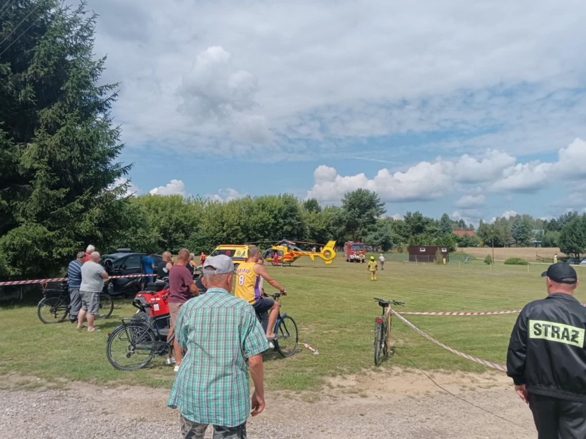 Samochód potrącił 2,5-letnie dziecko. Lotnicze pogotowie zabrało je do szpitala Samochód osobowy potrącił 2,5-letnie dziecko.