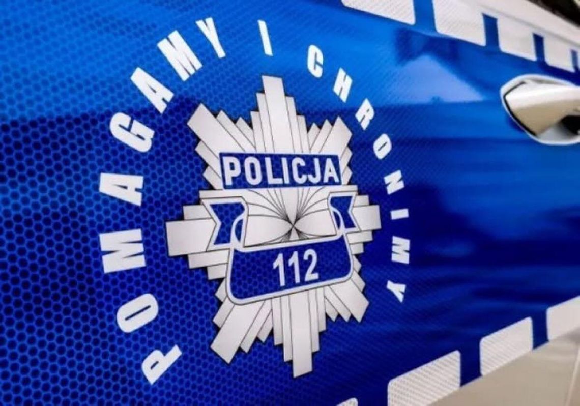 Wólka Pukarzowska: Policjanci uratowali 52-latka. Mężczyzna zakrztusił się kawałkiem jabłka Dzielnicowi z Łaszczowa przyszli z pomocą mężczyźnie, który zakrztusił się jabłkiem.