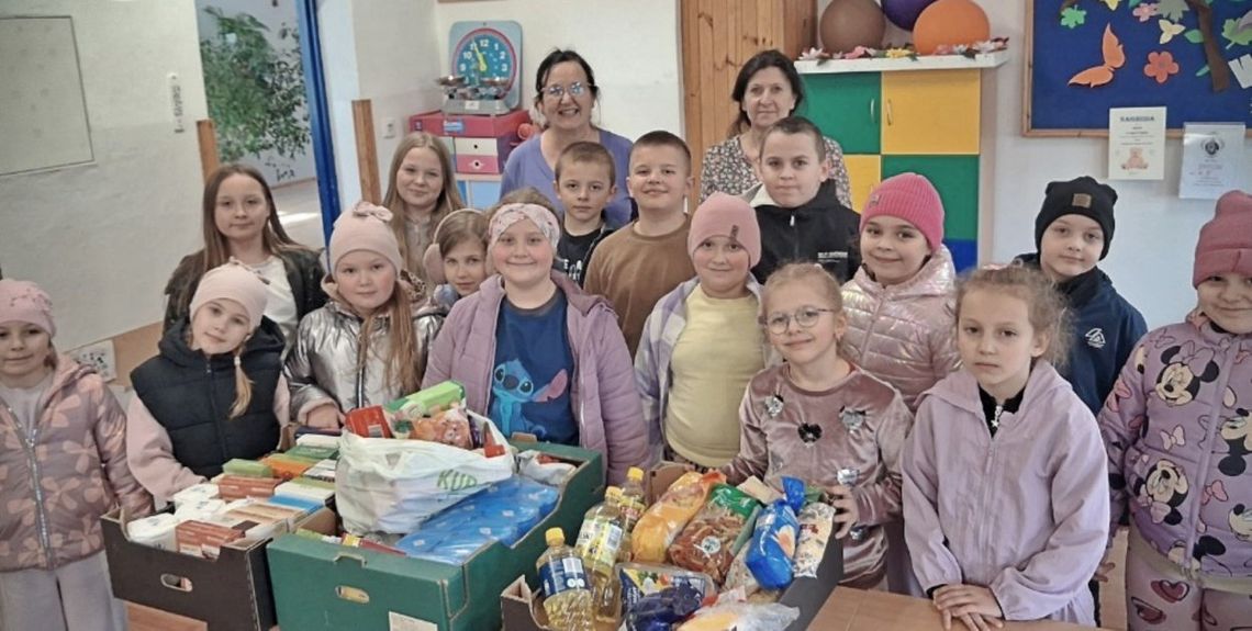 Wolontariusze PCK z Hrubieszowa przekazali paczki żywnościowe 20 rodzinom Dzięki hrubieszowskiemu oddziałowi Polskiego Czerwonego Krzyża minione święta były nieco lżejsze i radośniejsze dla 20 rodzin.