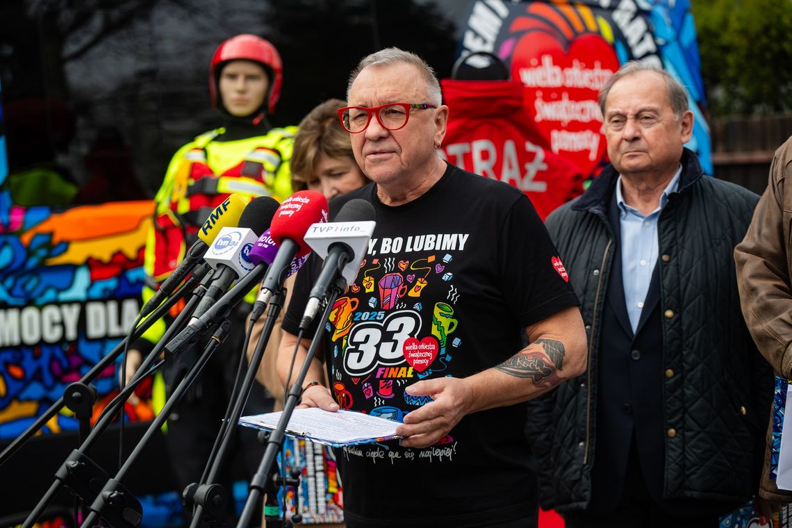 WOŚP się zmienia. Jerzy Owsiak zrobił swoje i przekazuje pałeczkę innym Jerzy Owsiak, szef Fundacji WOŚP, zaczął przekazywać swoje obowiązki. Nie kryje, że za tą decyzją stoi hejt, który się na niego od lat wylewał.