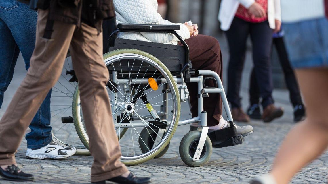 Lokale wyborcze dostępne dla osób z niepełnosprawnościami to nadal nie jest powszechne zjawisko w Polsce.
