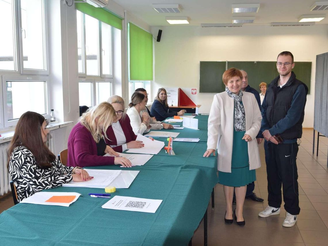 Wybory Prezydenckie 2025: Frekwencja na godzinę 17 w Hrubieszowie i powiecie