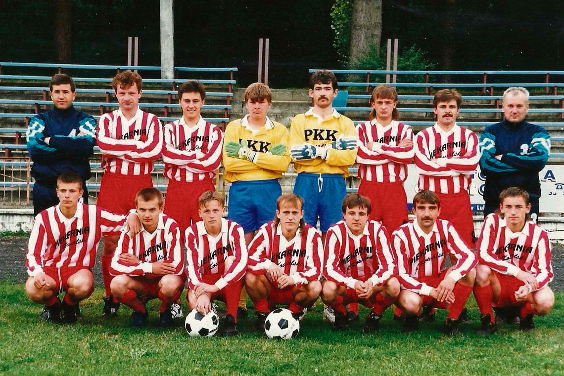 Wymarzone derby. Prywaciarz Tomaszów Lubelski w cyklu "Historia piłki nożnej" Prywaciarz Tomaszów Lubelski przed jednym z meczów w sezonie 1995/1996.