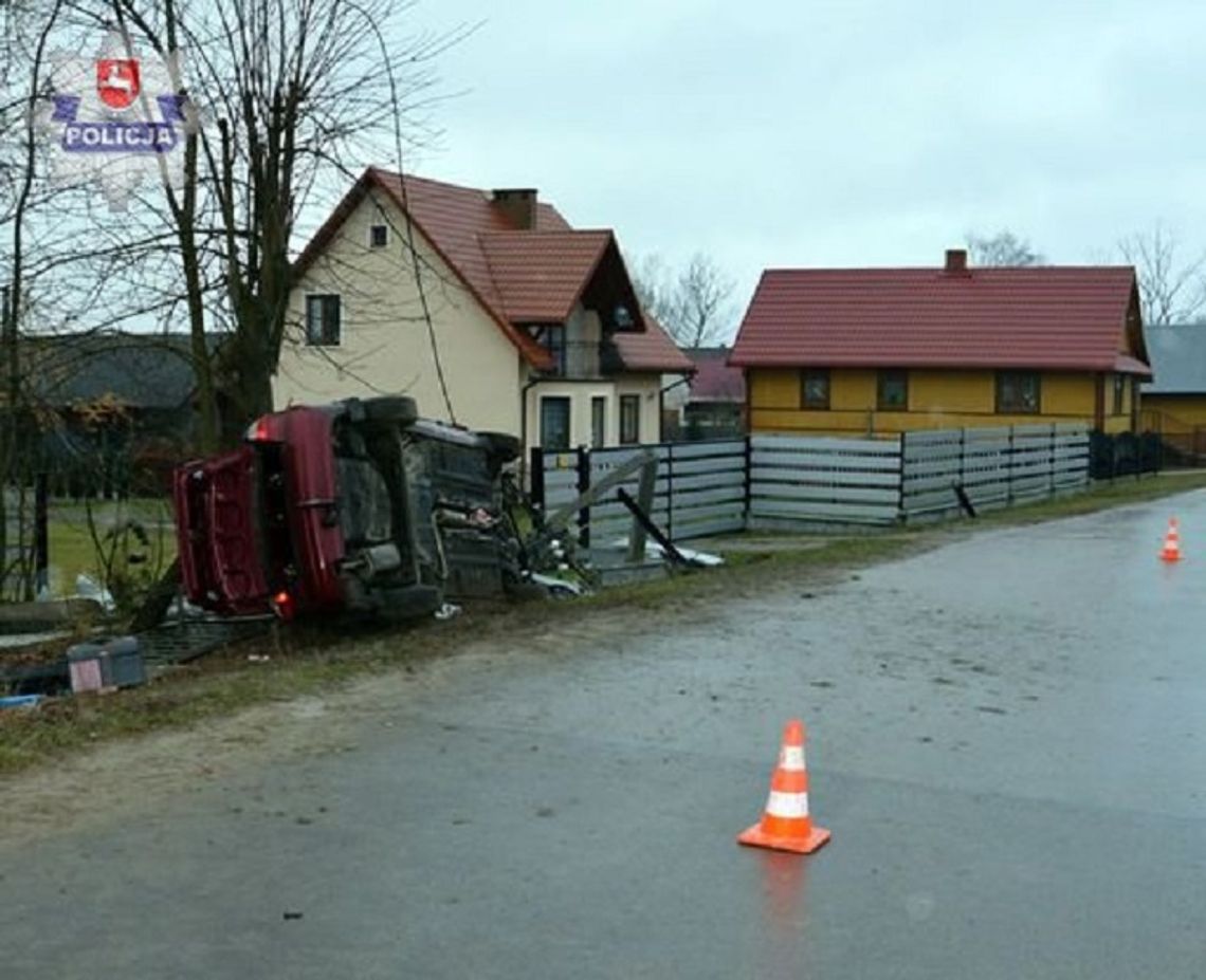 Wypadek w Majdanie Wielkim. Samochód złamał słup