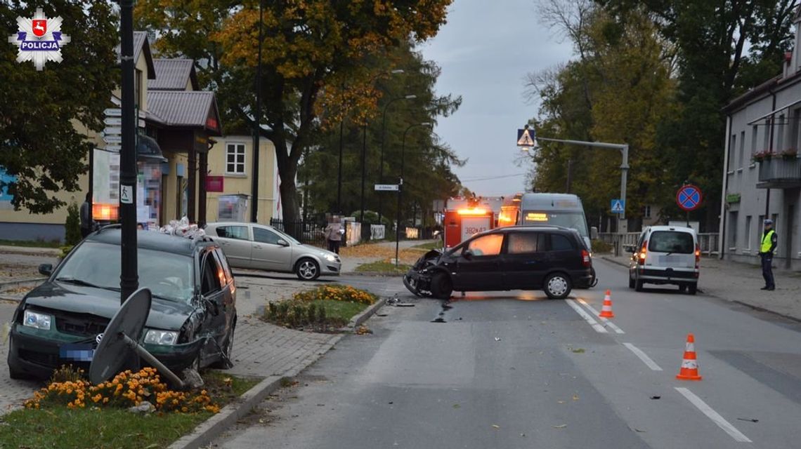 Wypadek w Szczebrzeszynie. Volkswagen zderzył się z oplem