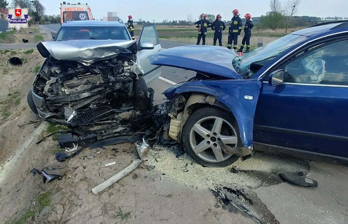 Wypadek w Wierszczycy. Volkswagen wjechał w ciągnik i skodę