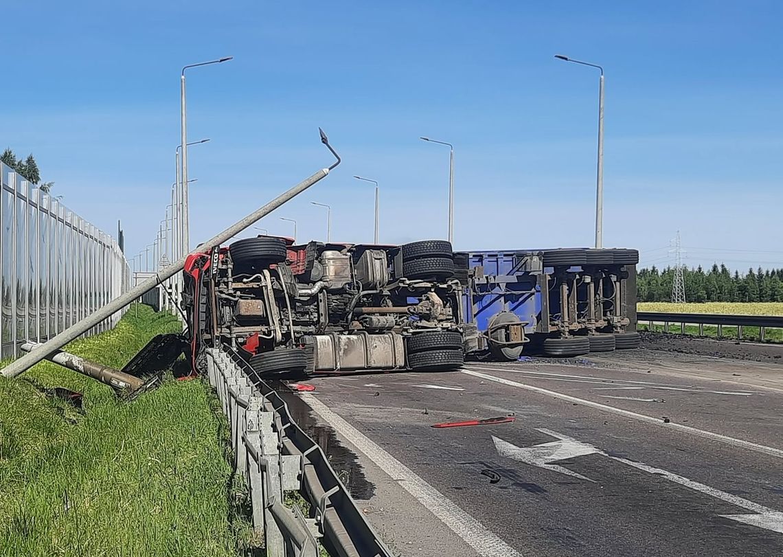 Z OSTATNIEJ CHWILI. Wypadek na krajowej dwójce [ZDJĘCIA]