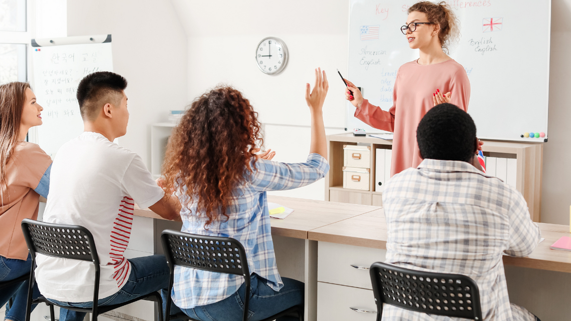 Na niespełna trzy tygodnie przed inauguracją roku szkolnego w placówkach edukacyjnych wciąż brakuje nauczycieli.