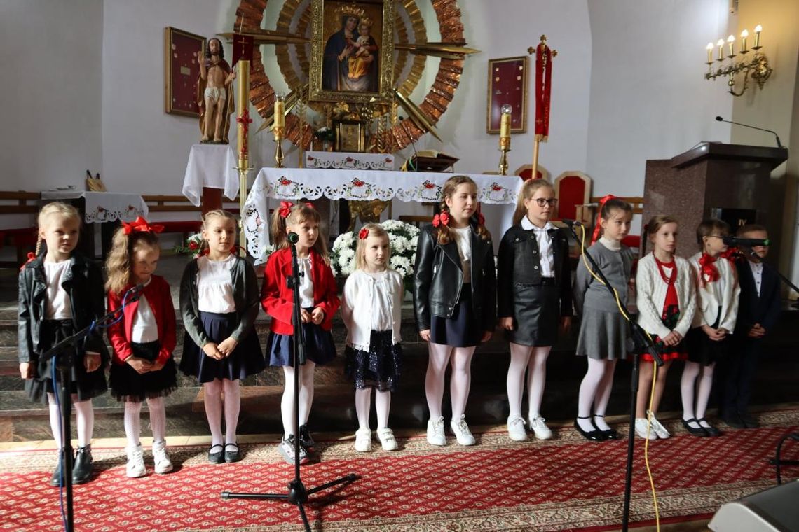 Fotorelacja z IV Gminno-Parafialnego Przeglądu Pieśni Maryjnej i Matczynej w Lubyczy Królewskiej.