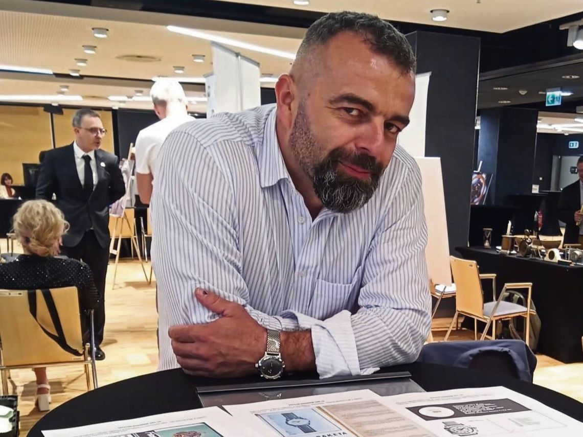 Zaczęło się od Rakiety. Tysiąc zegarków kolekcjonera spod Werbkowic Najpierw zacząłem zbierać tylko zegarki produkcji rosyjskiej, ukierunkowałem się na te marki „Rakieta”. Produkowała je Petrodworcowa Fabryka Zegarków – wspomina Przemysław Jóźwiak.