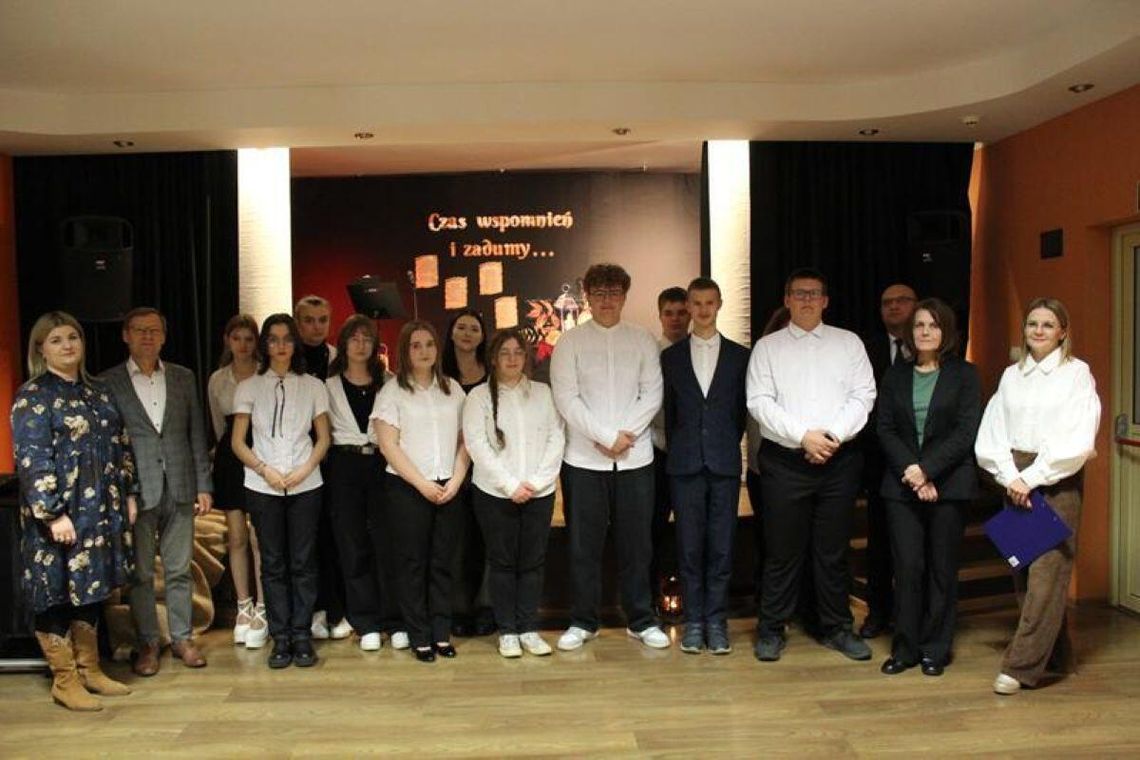 Zaduszki w bursie nr 2 w Zamościu. Czytano wiersze zamojskich poetów Bursa Międzyszkolna nr 2 w Zamościu. Zaduszki 2025.