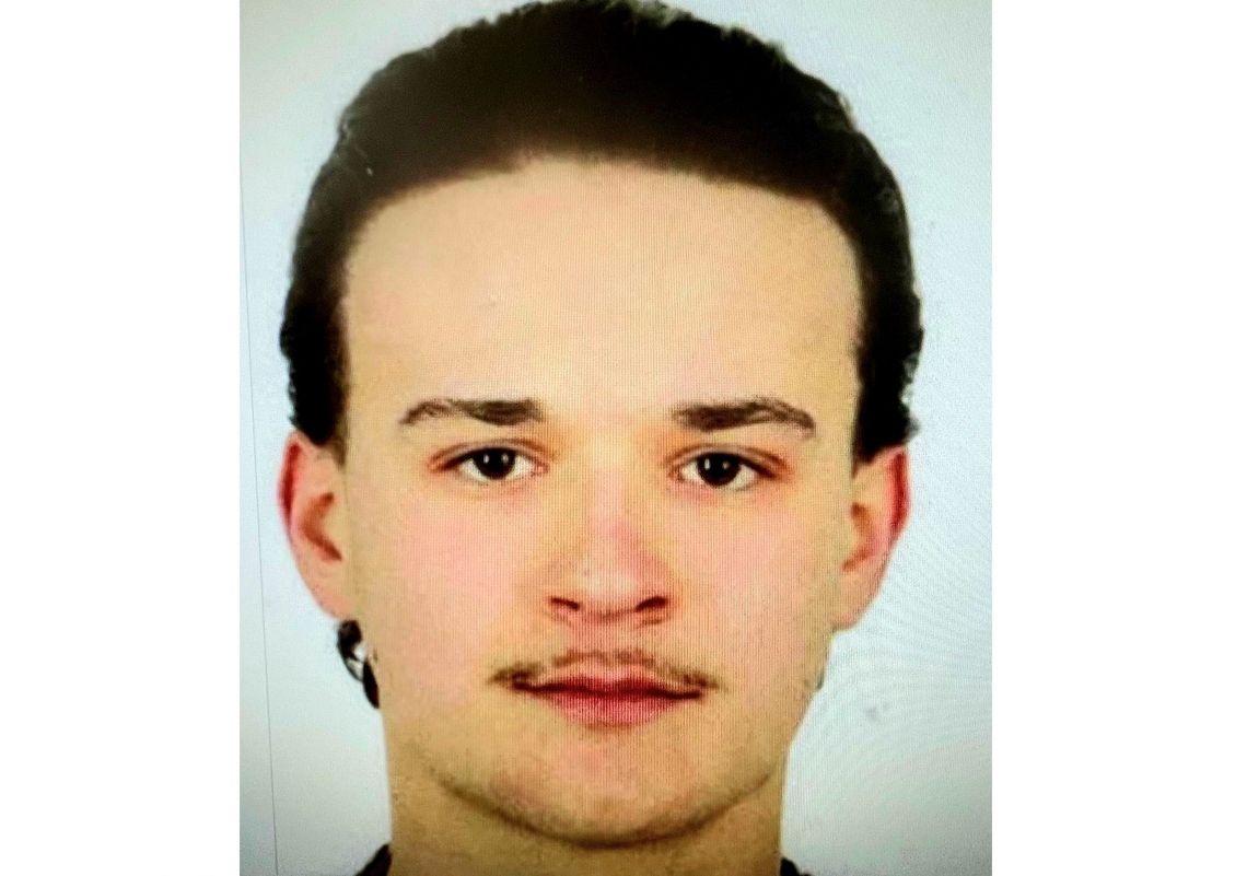 Brajan Golanko ma około 170 cm wzrostu, jest dobrze zbudowany, ma czarne włosy zaczesane do tyłu oraz piwno-zielone oczy