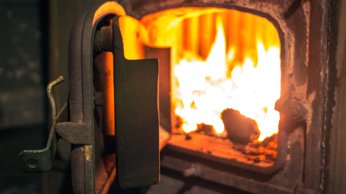 Zakaz palenia w kopciuchach. W przeciwnym razie grozi wysoka kara Niebawem wejdzie w życie całkowity zakaz palenia w kopciuchach.