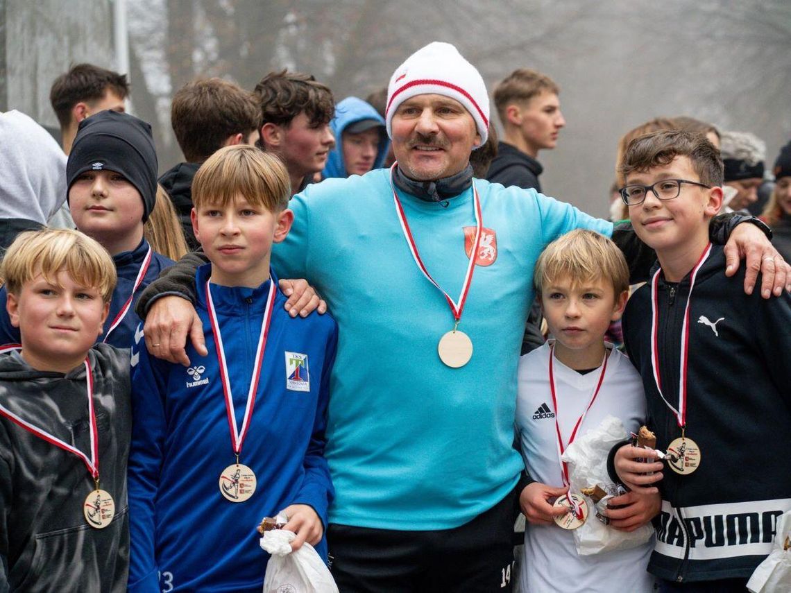 Zakorzeniony w Roztoczu. Jarosław Korzeń: "Żeby odnosić sukcesy, cały powiat musi być drużyną" – Moim największym apelem do młodych ludzi jest: zostańcie w Polsce. Nawet jeśli wyjeżdżacie do większych miast, pamiętajcie o korzeniach, to bardzo ważne – podkreśla wicestarosta.