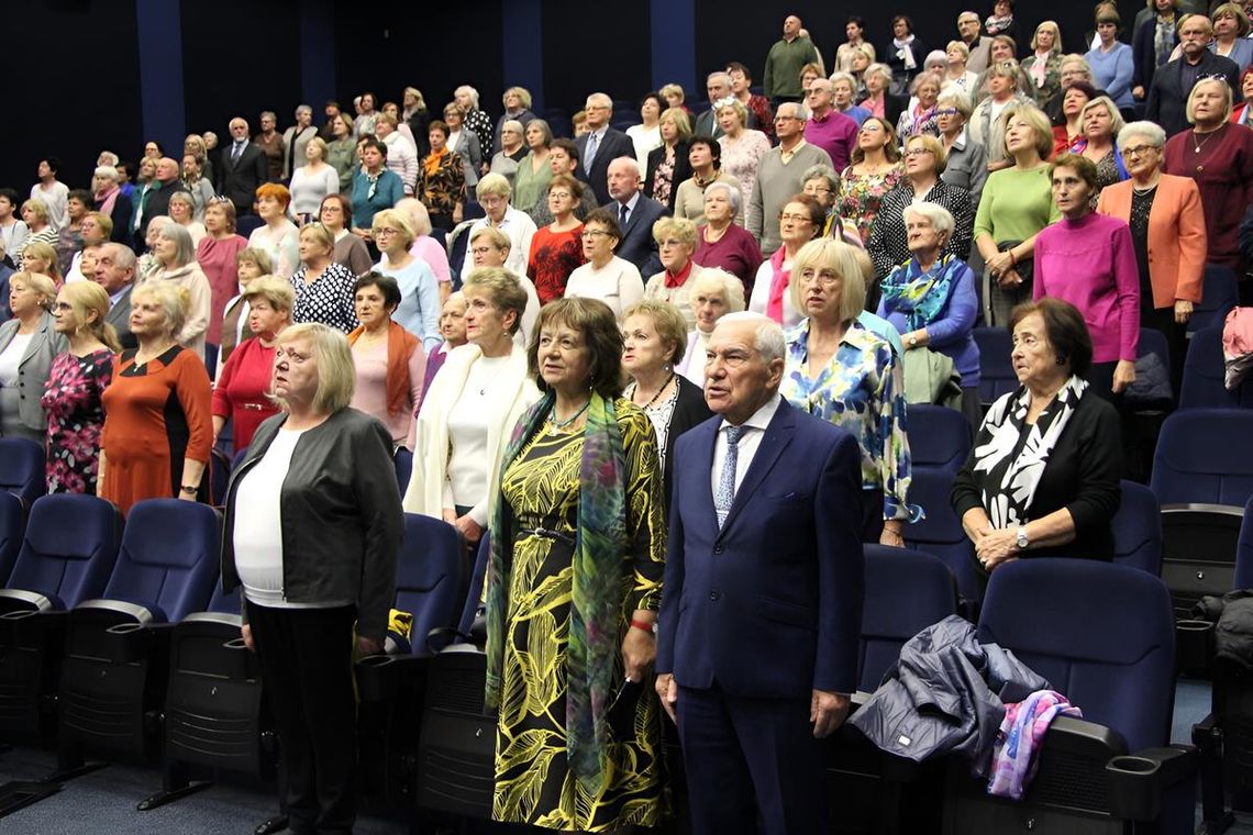 Seniorzy na inauguracji roku akademickiego w Zamościu.