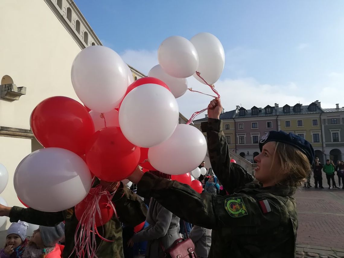 Zamość: 100 balonów na 100-lecie niepodległości (ZDJĘCIA, FILM)