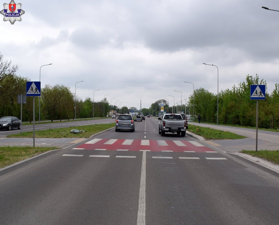 W Zamościu 14-letnia rowerzystka wjechała na przejazd dla rowerów bezpośrednio przed jadący ulicą Dzieci Zamojszczyzny Citroen.