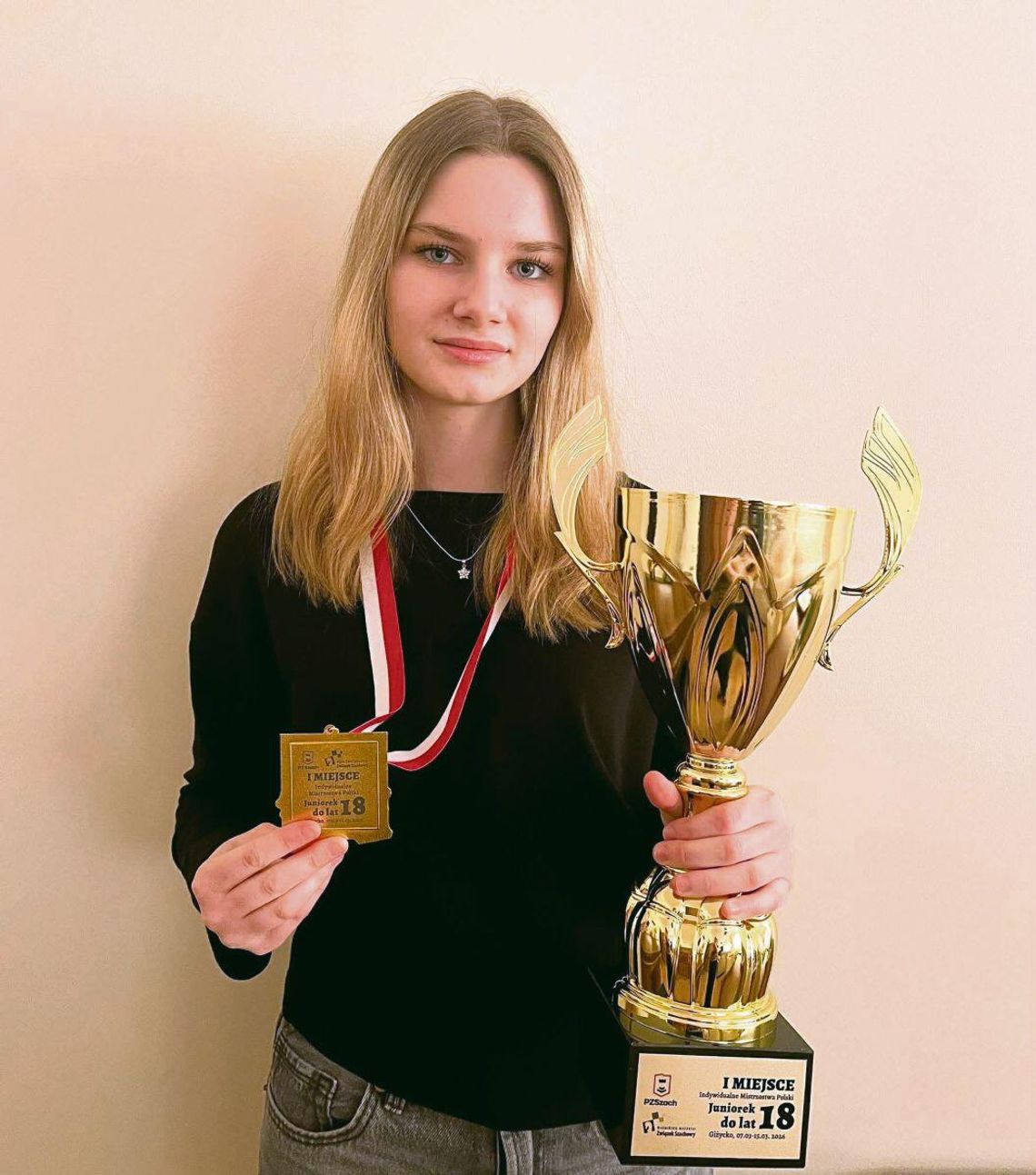 Milena Kawka, która na co dzień uczęszcza do I Społecznego Liceum Ogólnokształcącego im. Unii Europejskiej w Zamościu, została mistrzynią Polski juniorek do lat 18 w szachach klasycznych.