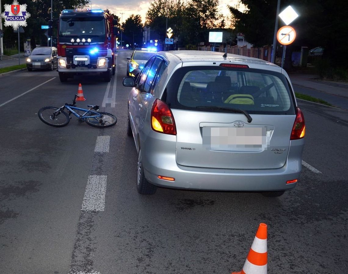 Nietrzeźwy cyklista w Zamościu na ul. Partyzantów wjechał bezpośrednio przed jadącą Toyotę.