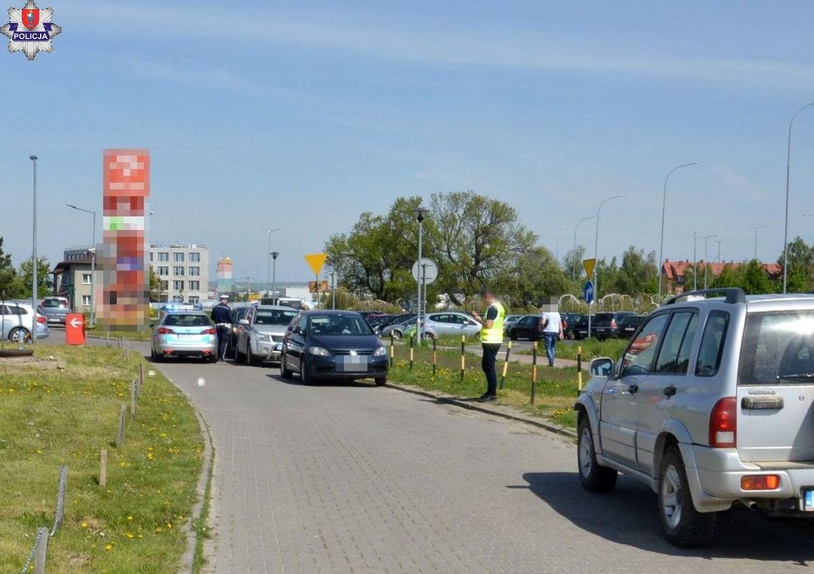 W Zamościu kierujący Hondą cofając, potrącił 77-latkę.