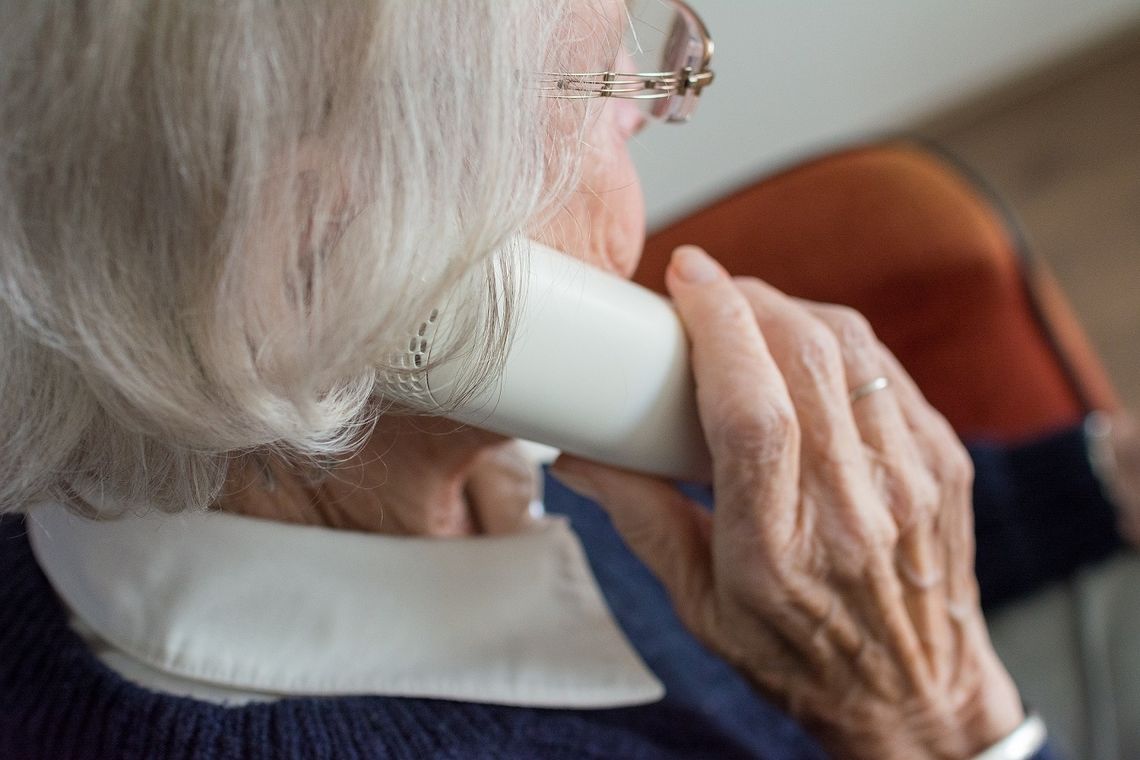 Fałszywa siostrzenica oszukała 80-letnią mieszkankę Zamościa. Seniorka straciła wszystkie oszczędności.