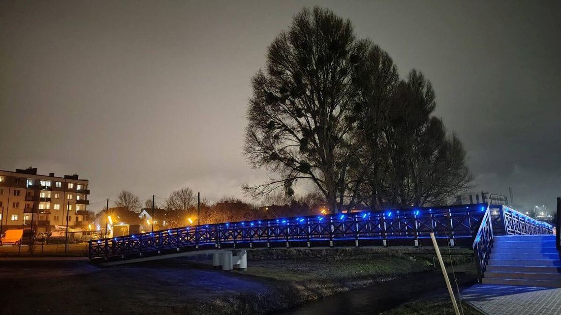 W środę (3 grudnia) odbyło się uroczyste otwarcie nowej kładki pieszo-rowerowej nad rzeką Łabuńką.