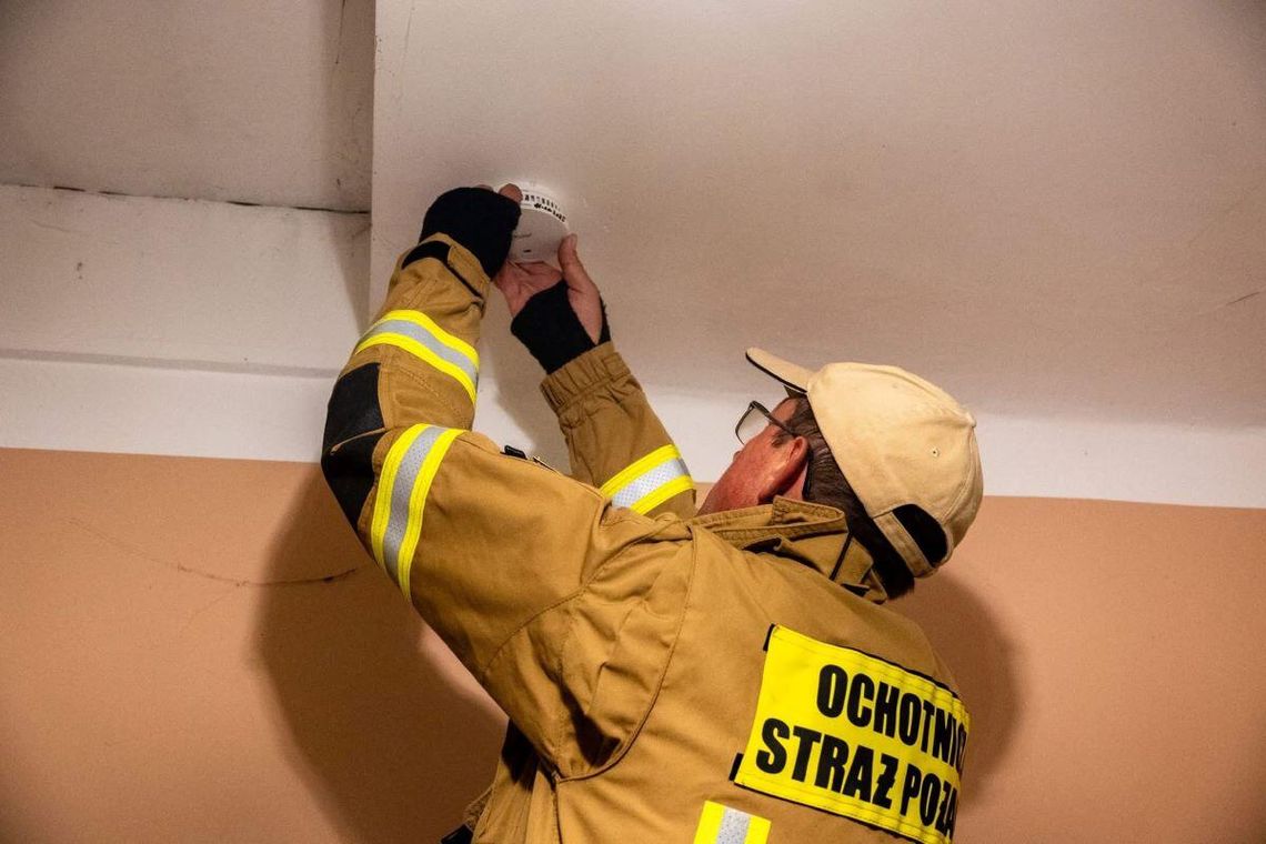 Zamość: Czujka czadu zadziałała. Nie doszło do tragedii Dzięki zamontowanej czujce czadu w jednym z mieszkań w bloku przy ul. Brzozowej w Zamościu nie doszło do tragedii.