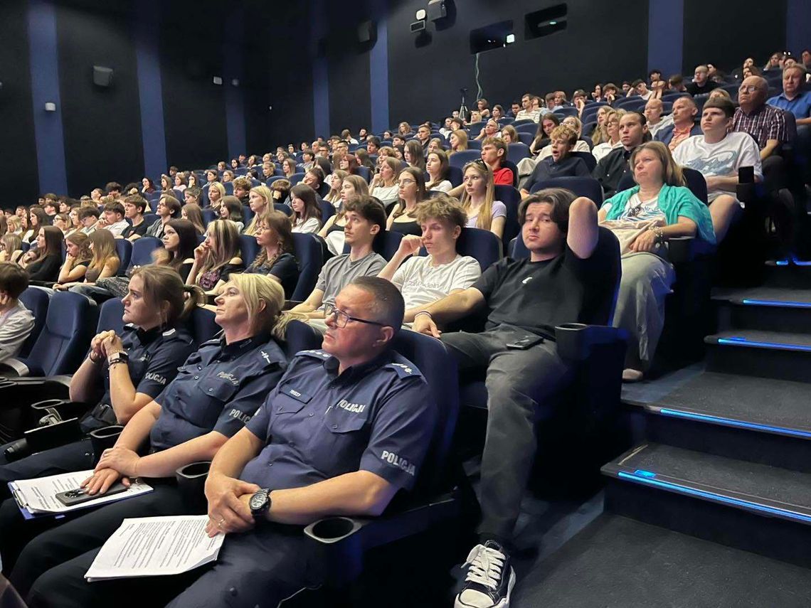Zamość: Dla uczniów. Konferencja o bezpieczeństwie w CKF We wtorek, 16 czerwca, o godz. 9 w Centrum Kultury Filmowej „Stylowy” w Zamościu rozpocznie się skierowana do uczniów szkół podstawowych konferencja edukacyjno-profilaktyczna „Bezpieczne wakacje – bezpieczne lato zaczyna się od Ciebie”.