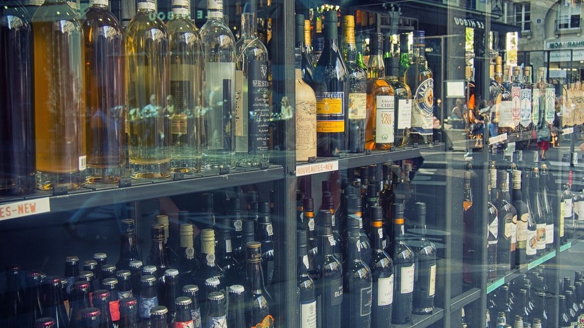 38-latek w sklepie spożywczym na terenie Zamościa kradł markowy alkohol.