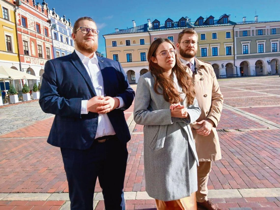 Zamość: "Fakty nazywane są rasizmem". Działacze Konfederacji bronią oskarżonej działaczki Młodzieży Wszechpolskiej Konferencję Klubu Konfederacji w Zamościu zorganizowano 31 października pod zamojskim ratuszem.