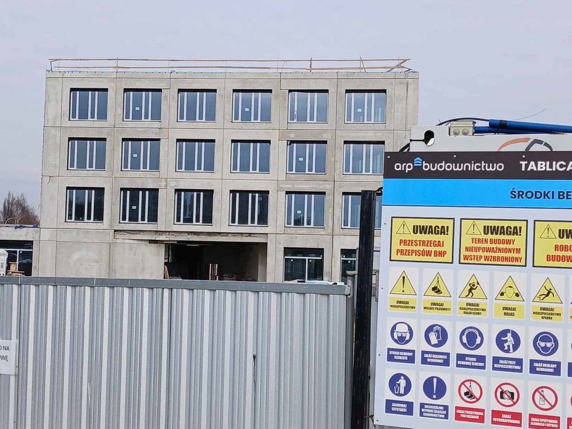 U zbiegu ulic Wyszyńskiego i Legionów w Zamościu powstaje biurowiec.