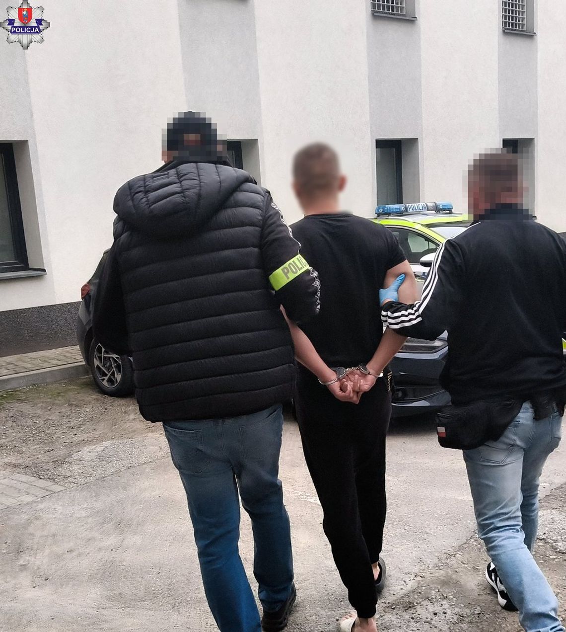 Zamojscy kryminalni ustalili i zatrzymali dwóch mężczyzn w wieku 25 i 30-lat, którzy posiadali znaczne ilości marihuany. Podejrzani odpowiedzą też za pozbawienie wolności kierowcy taksówki i próbę zmuszenia go do rozwożenia narkotyków.