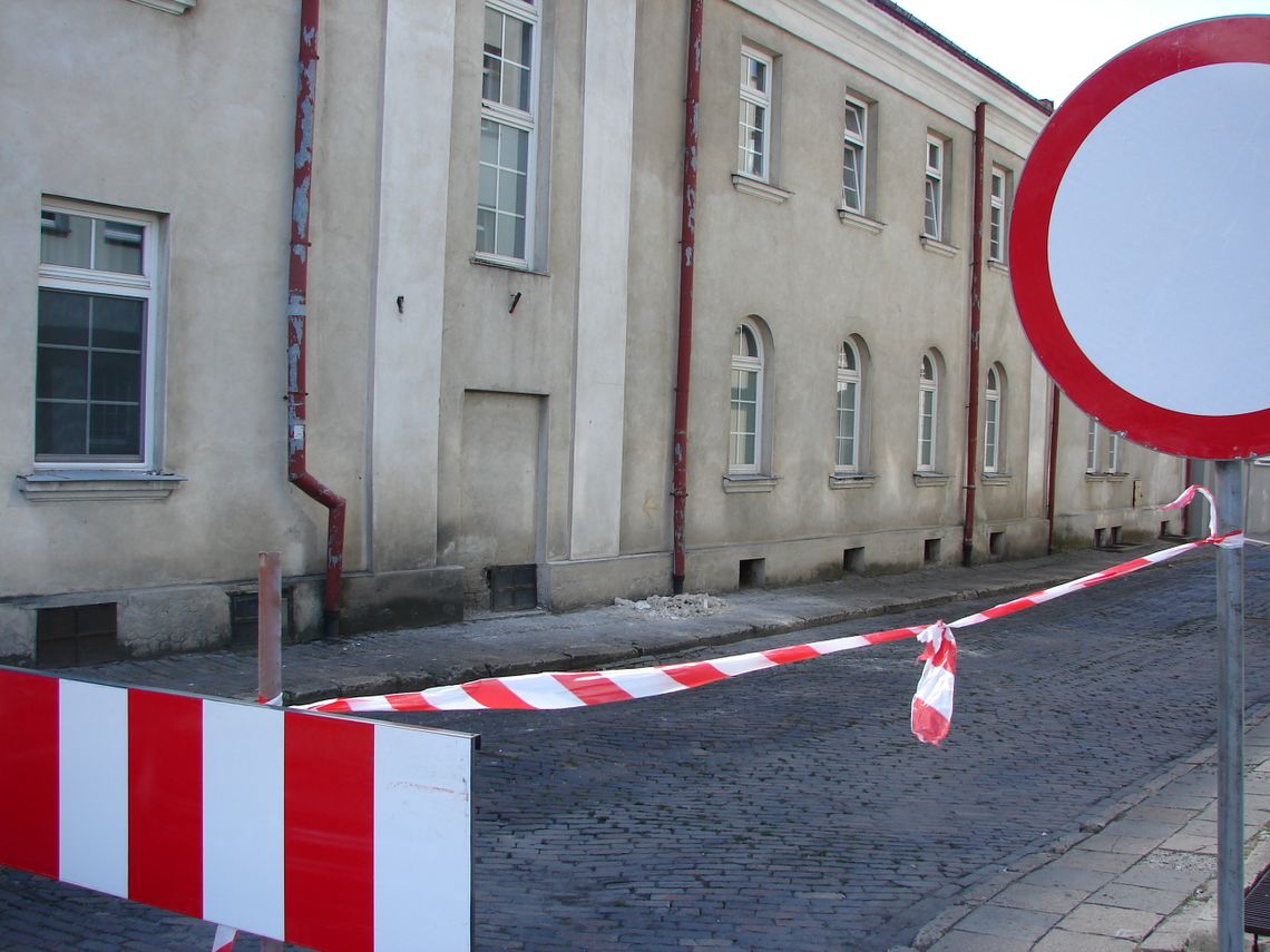 Zamość: Gzyms spadł na dziecko