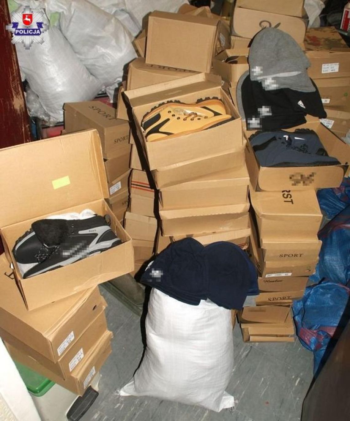 Zamość: Handlowali podróbkami na giełdzie. Dwaj Bułgarzy zatrzymani Zamość: Handlowali podróbkami na giełdzie. Dwaj Bułgarzy zatrzymani