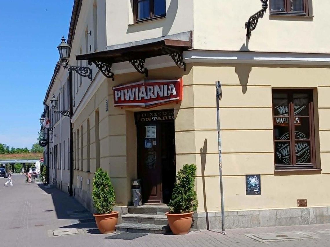 Od 13 lat w lokalu odbywają się imprezy karaoke. Właściciel i pracownicy mówią, że likwidacja lub ograniczenie działalności byłyby stratą dla mieszkańców i turystów. Rozpoczęła się walka o Warkę