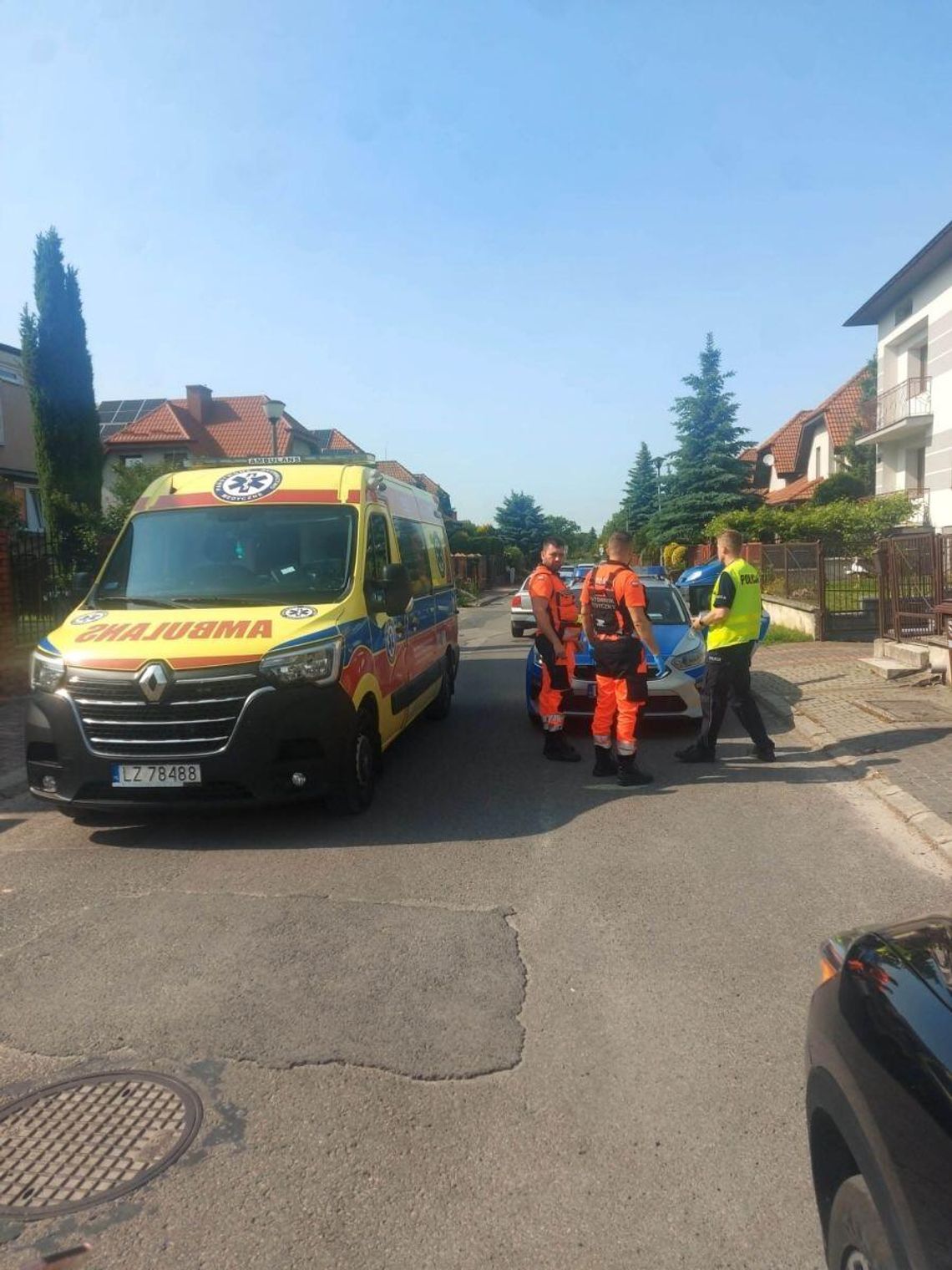 Karetka odwiozła 78-latka do zamojskiego szpitala. fot. nadesłana