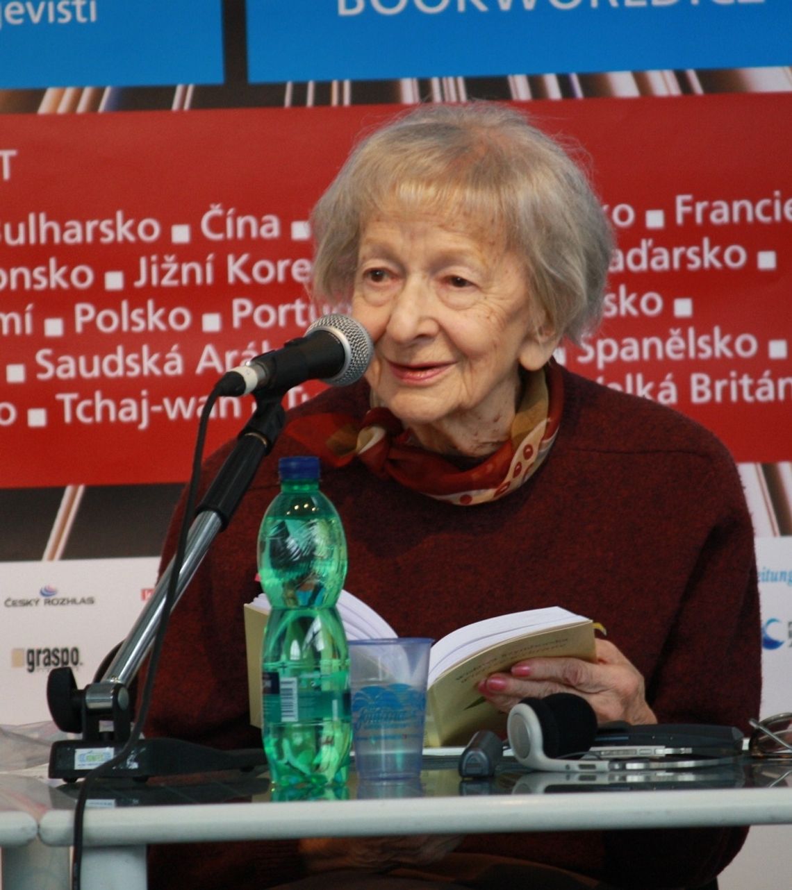 Wisława Szymborska na targach książki Svět knihy (Praga, 2010)