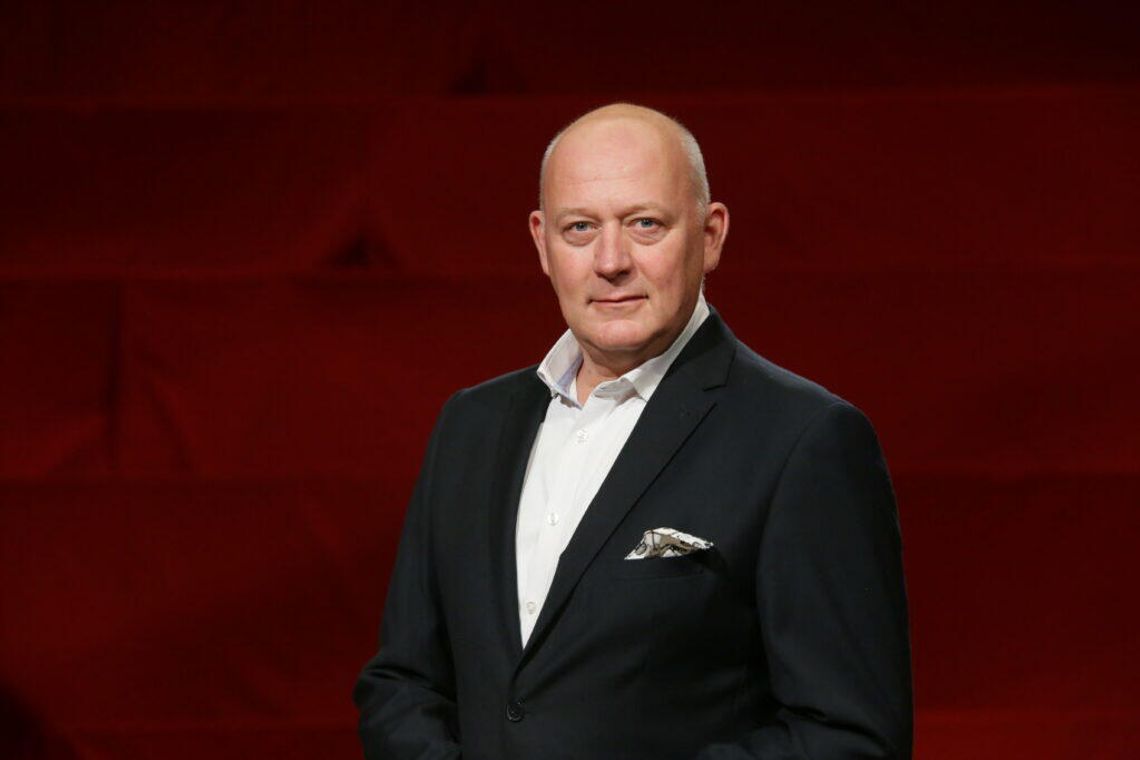 Dr Tomasz Janczak, tenor, reżyser i menedżer kultury, został wybrany na stanowisko dyrektora Orkiestry Symfonicznej im. Karola Namysłowskiego w Zamościu.