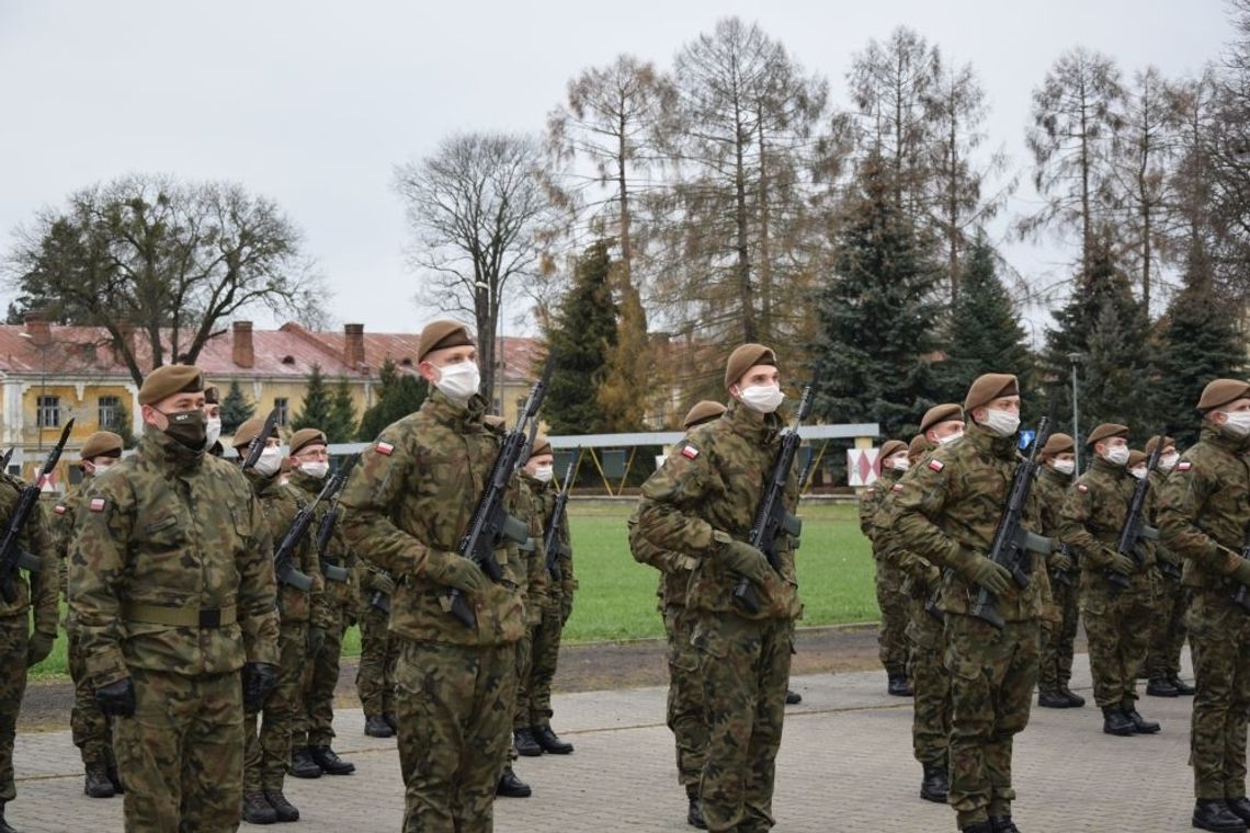 Zamość: Mikołajkowe ślubowanie. Terytorialsi złożyli przysięgę