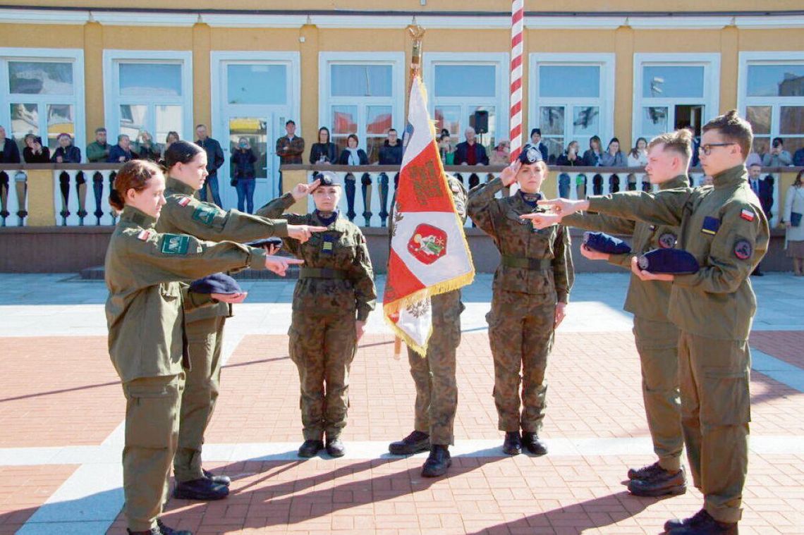 Liceum Ogólnokształcące Centrum Szkół Mundurowych im. Powstania Zamojskiego w Zamościu zajęło 57. miejsce w rankingu szkół prowadzących oddziały przygotowania wojskowego.