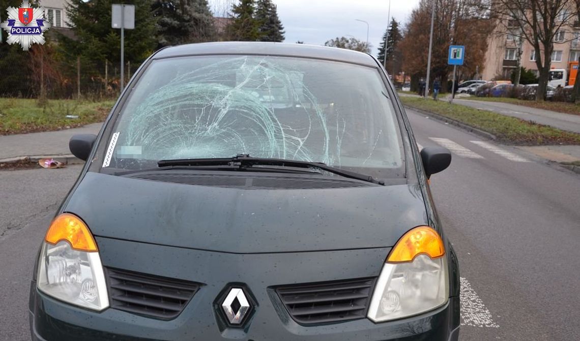 Do wypadku z udziałem dwóch mężczyzn, którzy przechodzili przez oznakowane przejście dla pieszych i kierującej Renault doszło w czwartek 21 grudnia w Zamościu na ulicy Hrubieszowskiej.